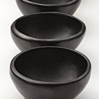 Elevate the everyday.

From a pinch of sea salt to your favorite gold rings, our small bowls bring a touch of earthy elegance to the smallest corners of your home.

Proof that functional objects can—and should—be beautiful.

🌿 Shop the Salt Bowl collection via the link in our bio.

#AlunaMari #MinimalistDecor #WabiSabi #HandmadeWithPurpose #HomeStyling