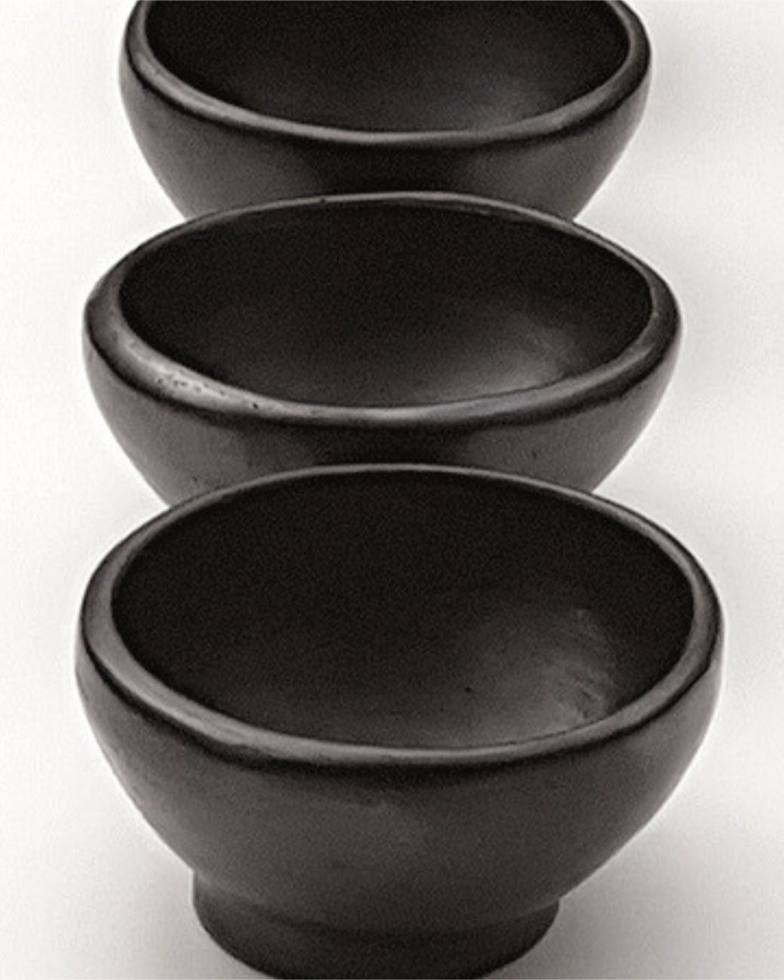 Elevate the everyday.

From a pinch of sea salt to your favorite gold rings, our small bowls bring a touch of earthy elegance to the smallest corners of your home.

Proof that functional objects can—and should—be beautiful.

🌿 Shop the Salt Bowl collection via the link in our bio.

#AlunaMari #MinimalistDecor #WabiSabi #HandmadeWithPurpose #HomeStyling