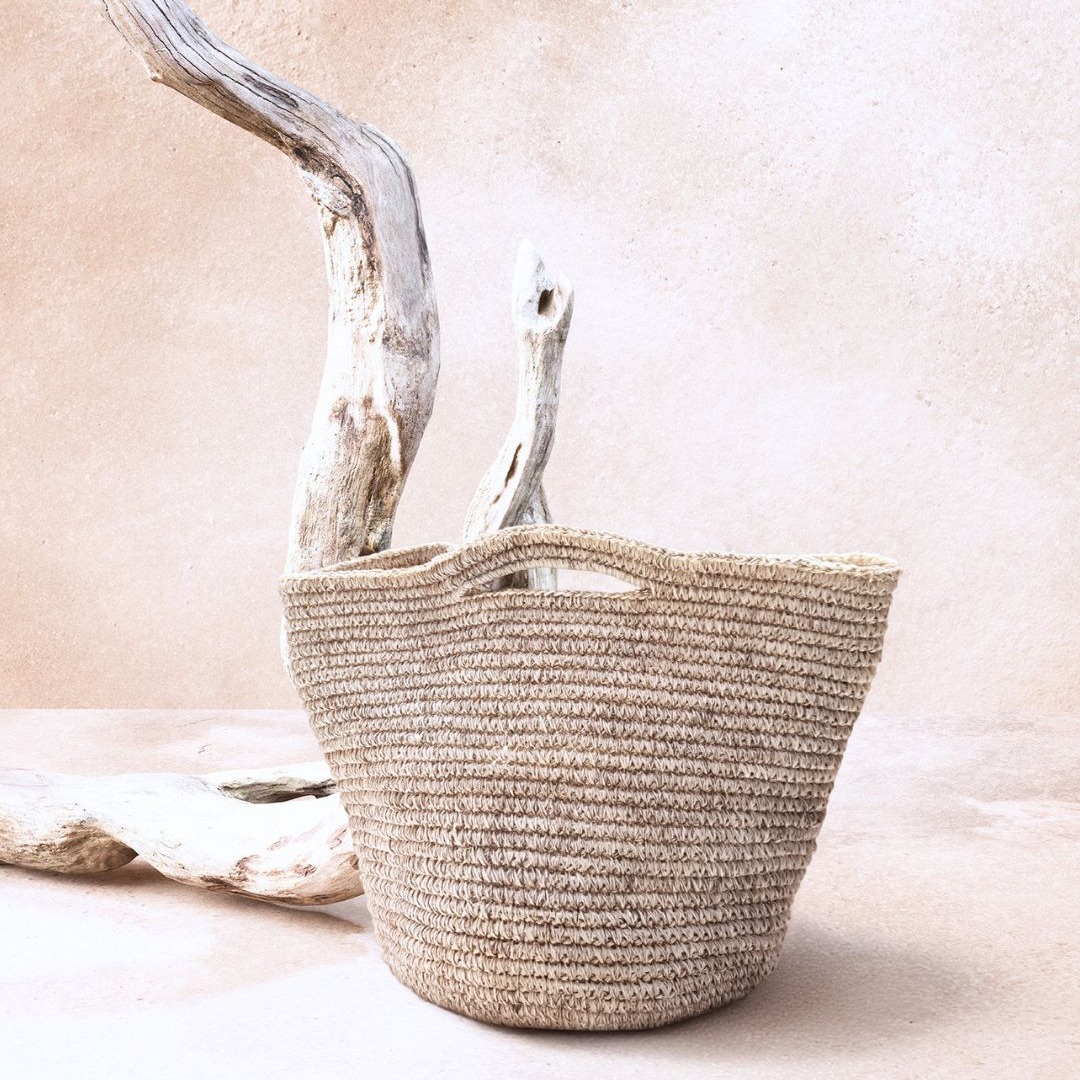 Meet your forever summer tote. ☀️

Handwoven in Santander from sustainable Fique fiber, our beach bags are designed to carry it all—from your seaside essentials to a piece of Colombian heritage.

Raw texture. Organic beauty. Ancestral soul. 🐚

✨ Sustainable
✨ Biodegradable
✨ Woven using ancestral techniques passed down through generations.

#EthicalFashion #NaturalFibers #EcoFriendly #Alunamaricrafts #BolsosDeFique